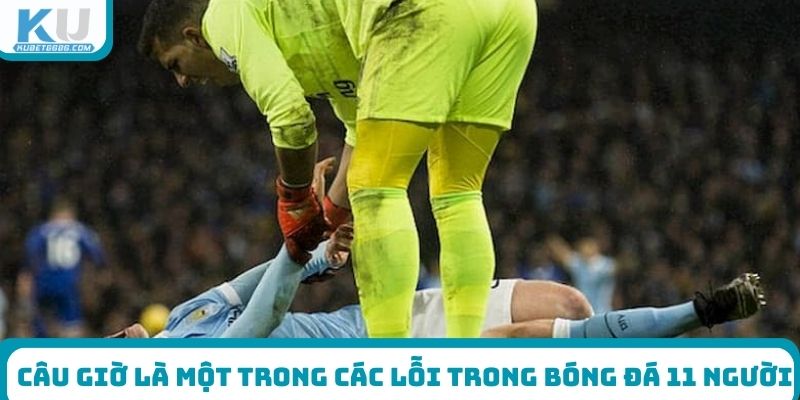 Câu giờ là một trong các lỗi trong bóng đá 11 người